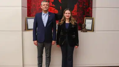 Gözler Antalya Büyükşehir’deydi: Büşra Özdemir’den Özgür Özel’e Telefon!