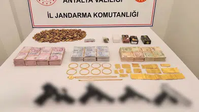 Jandarmadan Kepez'de Silah ve Uyuşturucu Operasyonu: 3 Şüpheli Gözaltında