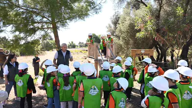 Antalya'da Minik Öğrenciler 'Orman Okulu' ile Doğayı Keşfediyor