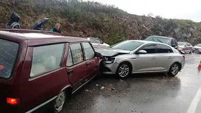 Manavgat'ta Karşı Şeride Geçen Otomobil 2 Araca Çarptı: 3 Yaralı