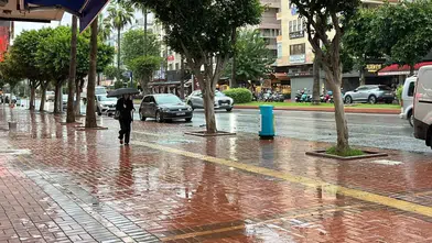 Meteoroloji Uyarmıştı: Alanya'da Sağanak Yağış Etkili Oldu