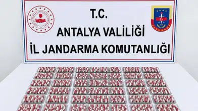 Aksu ve Döşemealtı'nda Sokaklara Sızmasına İzin Verilmedi: 1358 Sentetik Hap Bulundu