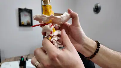 Yanlış Duruş Alışkanlıkları Omurga Sağlığını Tehdit Ediyor