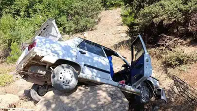 Adana'da Kaya Parçası Can Kurtardı!Şarampole Uçan Araç Asılı Kaldı
