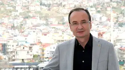 Kepez Belediyesi Eski Başkanı Erdal Öner Annesini Son Yolculuğuna Uğurladı