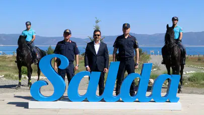Burdur Salda Gölü'nde Çevre Nöbeti: Atlı Timler Görevde!