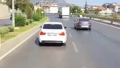 Alanya’da Pes Dedirten Görüntü! İtfaiyeye Yol Vermemek İçin Direndi!