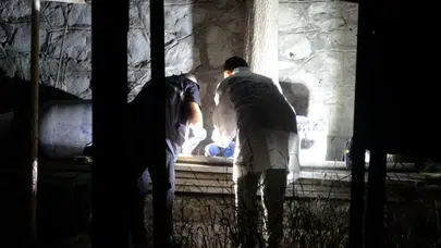Park Halindeki Otomobil Alev Topuna Döndü! Patlamada 2 Genç Yaralandı