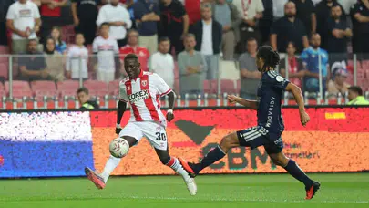 19 Mayıs Stadyumu'nda Nefes Kesen İlk Yarı: Samsunspor Direniyor!
