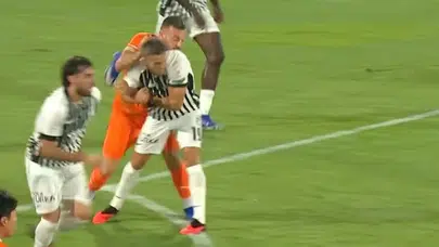 Alanyaspor - Beşiktaş Maçındaki Pozisyon İngiliz Basınında! Hakem Kararları Eleştirildi