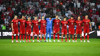 Türkiye - İtalya Maçında Mikrofon Başında sürpriz isim! İmparator Ekrana Dönüyor