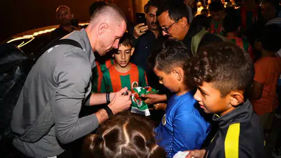 Alanyaspor'u Çorum Deplasmanında Minik Futbolcular Karşıladı