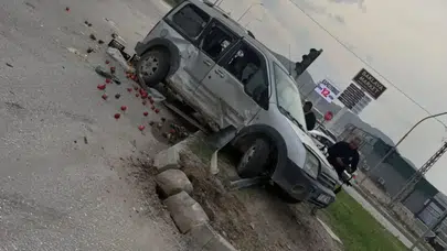 Hatay'da Kamyonetle Çarpışan Hafif Ticari Araç Sürücüsü Yaralandı