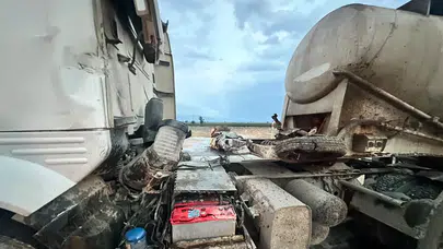 TIR'ın Üzerinden Uçan Otomobil Alev Aldı: Sürücü Son Anda Kurtuldu