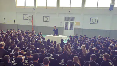 Milli Yüzücü Sefa Yurtkölesi Antalya Spor Lisesi’nde Öğrencilerle Buluştu