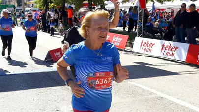 Bursa'dan Madalyayla Dönen Çiçek Solon Şensoy'a İstanbul Maratonu Daveti