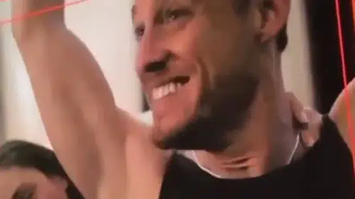 Mavi Dolunay Otel’deki Koltukaltı Sahnesi  Olay Oldu