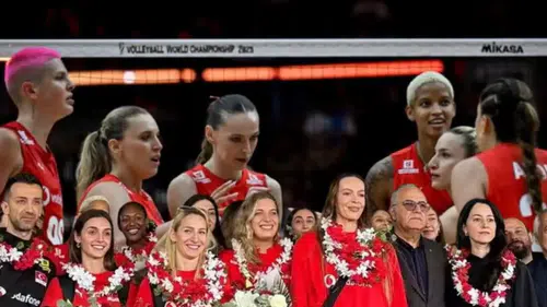 Antalya'da Hazırlandılar! Filenin Sultanları Dünya İkincisi Olarak Yurda Döndü