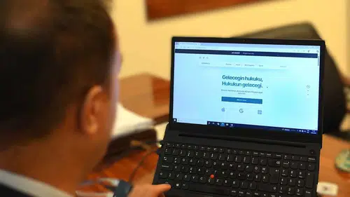 Hukuk Dünyasında İlk Adana’dan! Yapay Zeka Destekli Sanal Yargıç Geliyor