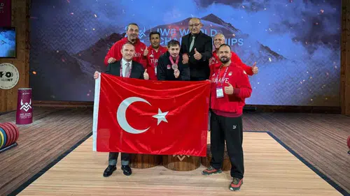 Halterde Millilerden Tarihi Zafer: 5 Madalya, 1 Dünya Rekoru!