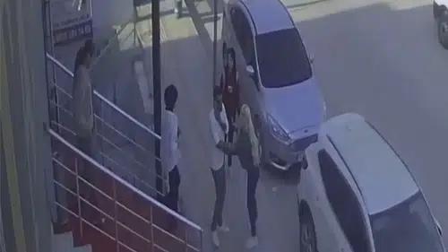 Hatay Defne’de Deprem Paniğiyle Bir Kişi Balkondan Atladı!