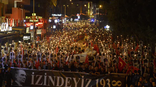 Muratpaşa’da Binler Ata’ya Saygı Yürüyüşünde Buluştu