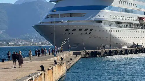 Alanya Limanı’na Dünyanın Dev Gemilerinden Biri Daha Demir Attı!