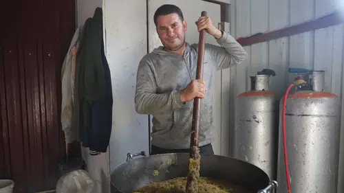 Hataylı Usta 40 Yıllık Geleneği Kara Kazanda Yaşatıyor!