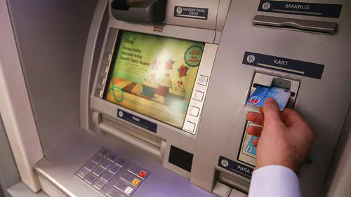 ATM’lerde Yeni Dolandırıcılık Tuzağı: “Bunu Görürseniz Sakın Dokunmayın”