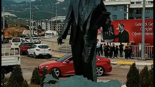 Alanya’da Atatürk Anıtı Yeniden Yerine Kavuştu