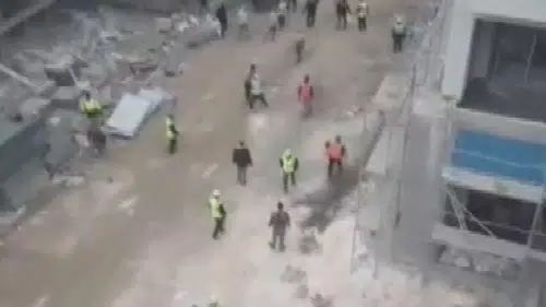 Hatay’da Yumruklar Havada Uçuştu: Polis Havaya Ateş Açtı!