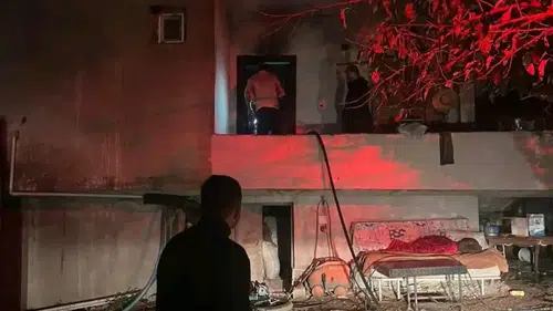 Hatay’da 2 Katlı Ev Alev Alev Yandı!