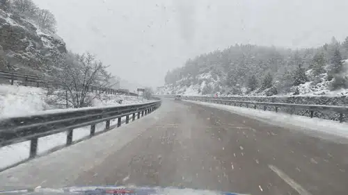 Afyon’un O İlçeleri Beyaza Büründü: Ulaşım Durma Noktasına Geldi!