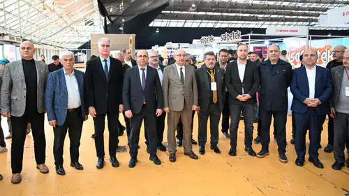 Arı sütünden propolise her şey burada! Antalya Arıcılık Fuarı başladı