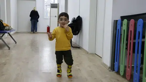 Küçük Eren 2 Yıllık Yoğun Fizik Tedavisinden Sonra İlk Adımlarını Attı