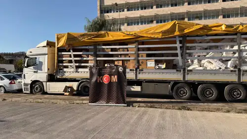 Kepez’de Tır Dorsesinden Milyonlarca Makaron Çıktı