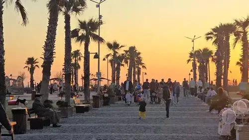Hatay Sahilleri Güneşe Teslim: Vatandaşlar Akın Akın Kıyıya Koştu!