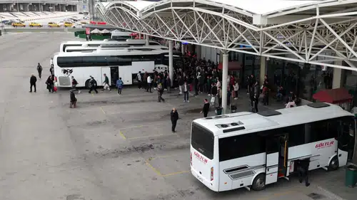 Isparta Otogarı’nda Bayram Kilidi: Biletler Tükendi, Kuyruklar Uzadı!