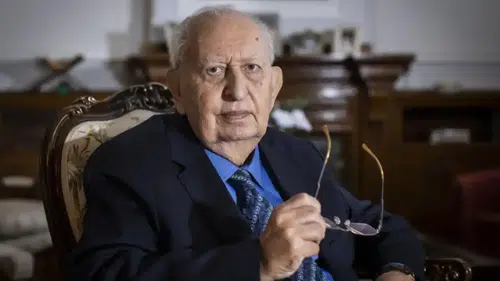 Türk Siyasetinden Bir Devir Geçti: Hüsamettin Cindoruk Kimdir?