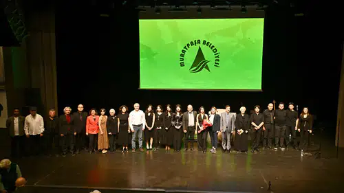 Muratpaşa’da Ruhu Dinlendiren Gece: Şiir ve Müzik Aynı Sahnede Buluştu!