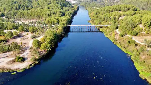 Adana Valiliği’nden Kritik Taşkın Uyarısı: Ceyhan Nehri’ne Yaklaşmayın!