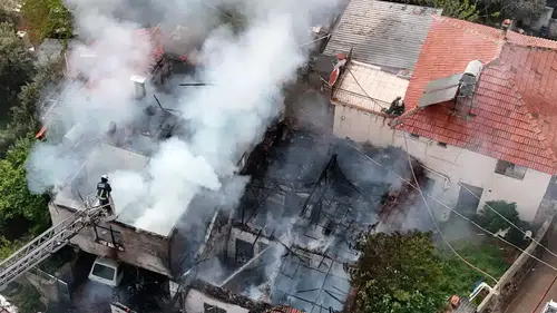 Kepez’deki Yangından İki Kardeşi Komşuları Kurtardı