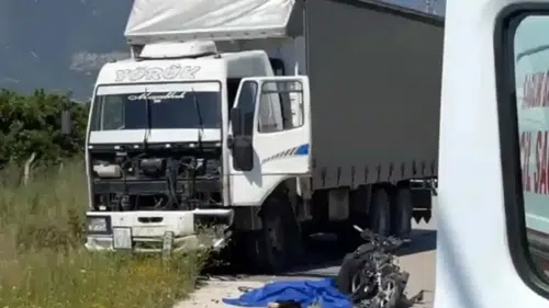 Finike’de Motosiklet ile Kamyon Çarpıştı, Soruşturma Başlatıldı