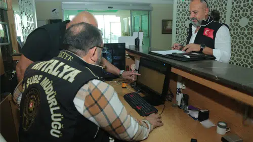 Antalya’da Emniyetten Dev Denetim: Kayıtsız İşletmelere Ceza Yağdı