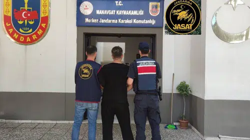 Manavgat’ta JASAT Operasyonu! Firari Hükümlü Yakalanarak Cezaevine Gönderildi