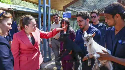 Başkan Vekili Büşra Özdemir’den Cüce Keçilere İsim Anneliği