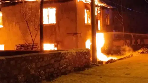 Burdur’da Bir Ev Kül Oldu, Belediye Başkanı Destek Sözü Verdi