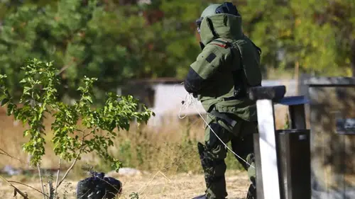 Mersin'de El Bombası Alarmı: Arazisini Sürerken Toprağın Altında Buldu!