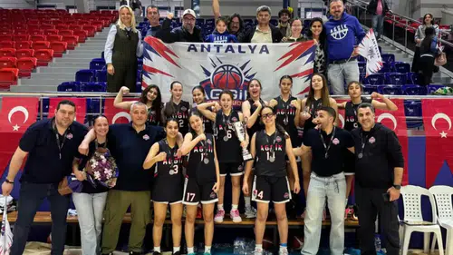 Antalya Basketbolunda 20 Yıllık Hasret Bitti, Kupayla Döndüler