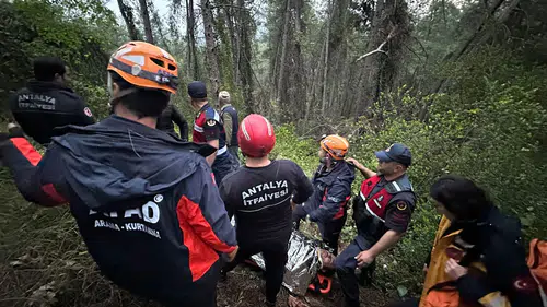 Aksu’da Can Pazarı: 80 Metrelik Uçuruma Yuvarlanan Adamı Çobanın Dikkati Kurtardı
